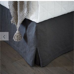 🌿West Elm🌿 Linen Bed Skirt